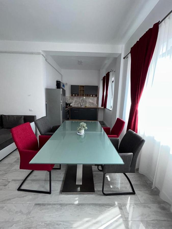 Marvellous Aparthotel With Master Apartments Suceava Exterior photo